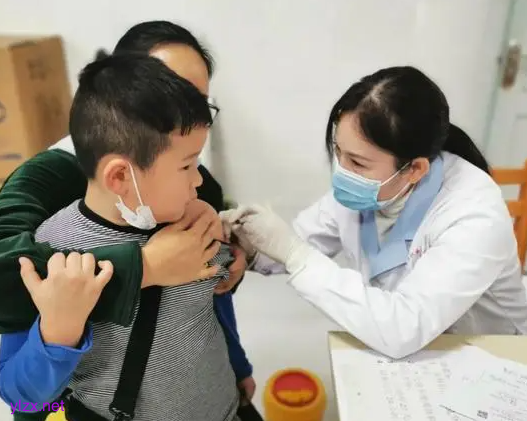 儿童新冠疫苗剂量与成人一样吗？夏季儿童接种疫苗要注意啥？