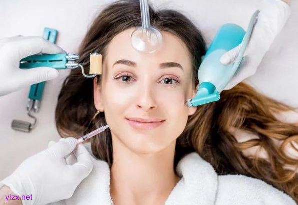 李佳琦建议普通女生别做医美 连用三个不可能劝返女生