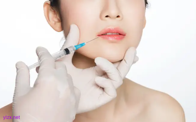 李佳琦建议普通女生别做医美 连用三个不可能劝返女生