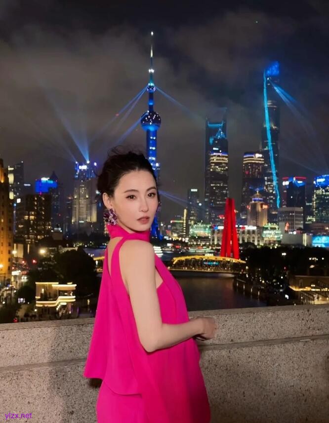 张柏芝更新动态大秀身材 网友直呼：美到心坎