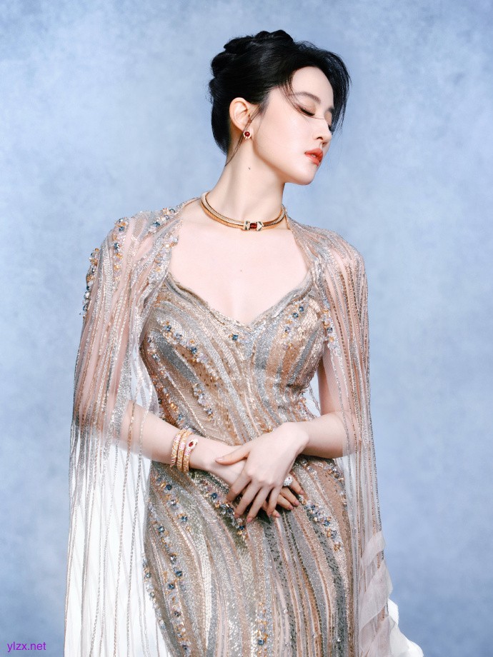 刘亦菲人鱼高定太惊艳了 刘亦菲亮相导演之夜